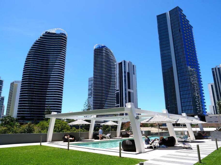 Broadbeach Stunner Modern And Central Гоулд Коуст Екстериор снимка