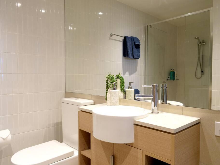 Broadbeach Stunner Modern And Central Гоулд Коуст Екстериор снимка