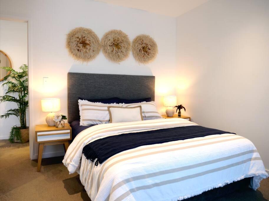 Broadbeach Stunner Modern And Central Гоулд Коуст Екстериор снимка