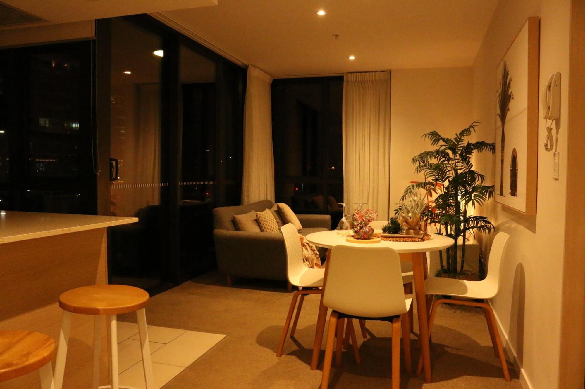 Broadbeach Stunner Modern And Central Гоулд Коуст Екстериор снимка