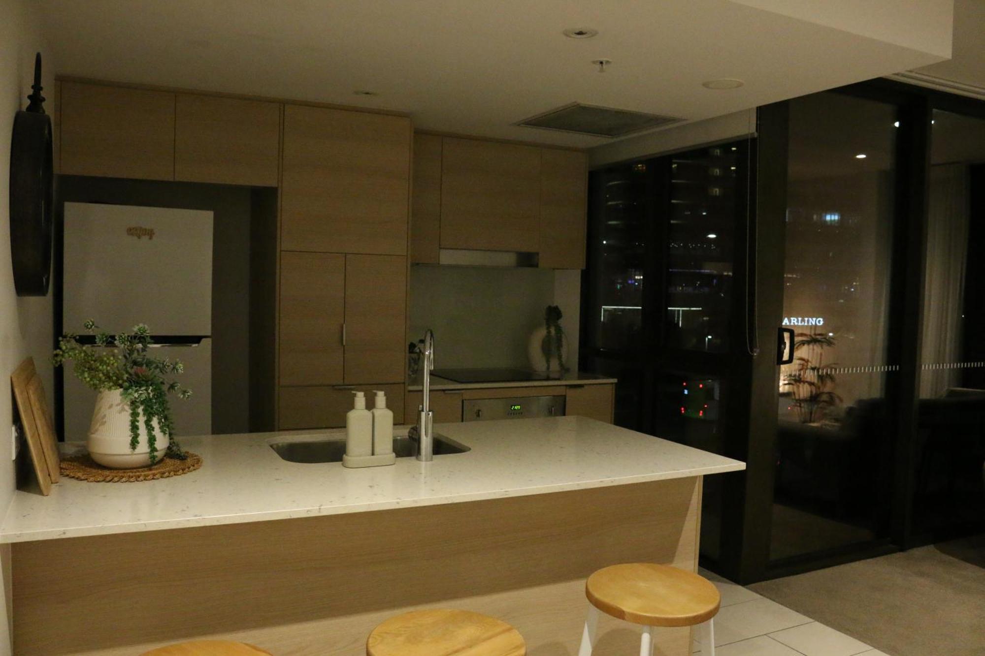 Broadbeach Stunner Modern And Central Гоулд Коуст Екстериор снимка