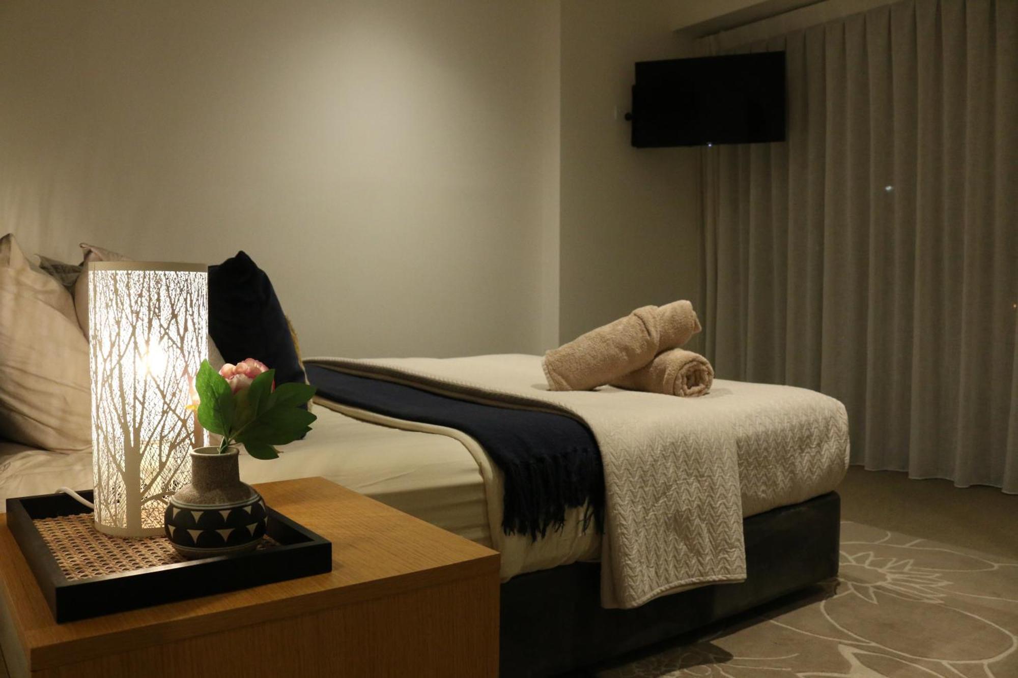 Broadbeach Stunner Modern And Central Гоулд Коуст Екстериор снимка